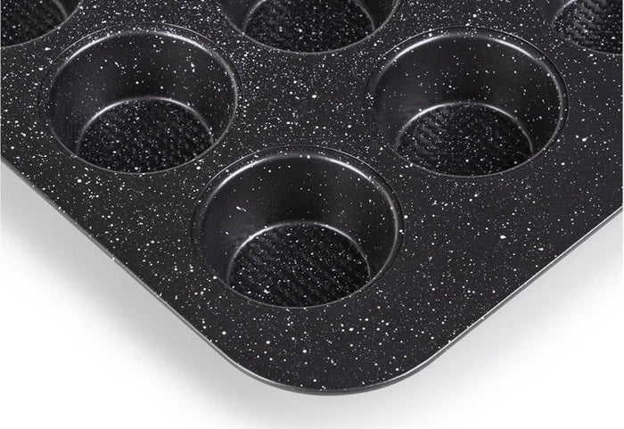 Šveicariškos kokybės ILAG neprideganti danga palengvina kepimą.