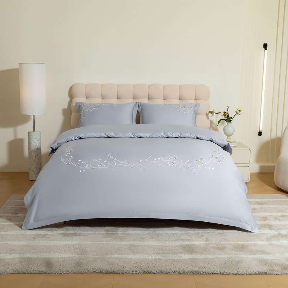 Medvilninio satino PREMIUM siuvinėta patalynė Iris