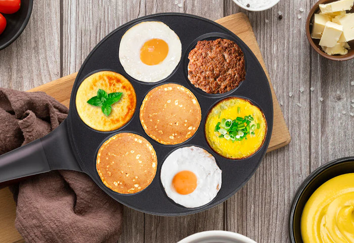 Dovana: žnyplės, kad būtų lengviau apversti blynelius.