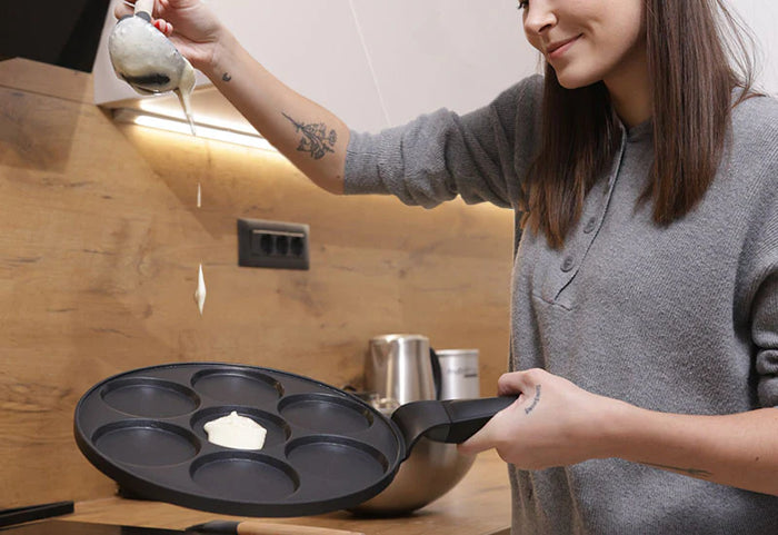 7 dailūs mini blyneliai vienu metu.