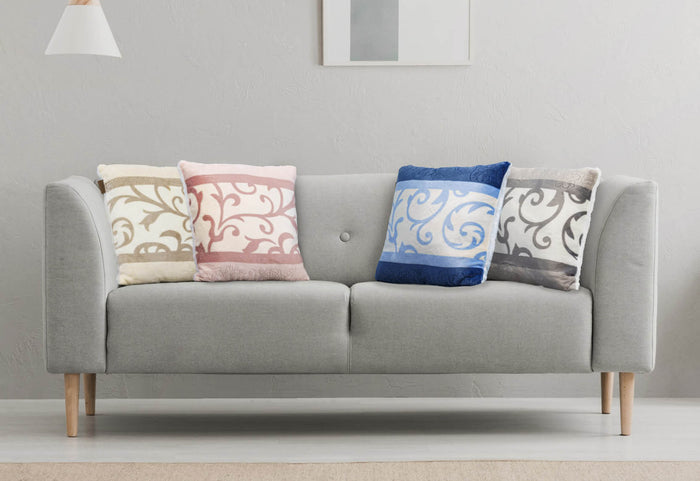 Yra įvairių spalvų ir raštų.