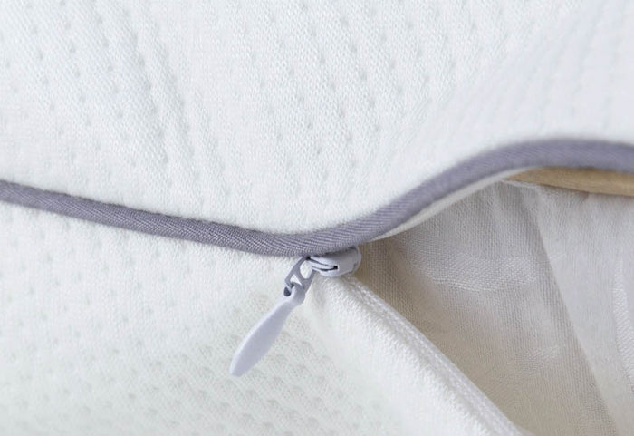 <div>Užtrauktukas – lengvam užvilkimui ir valymui.</div>